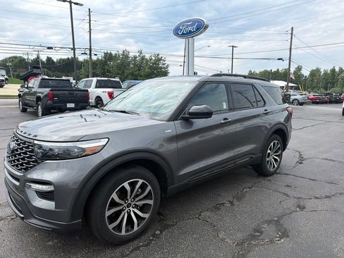 Used 2023 Ford Explorer ST-Line AWD/4WD image 4