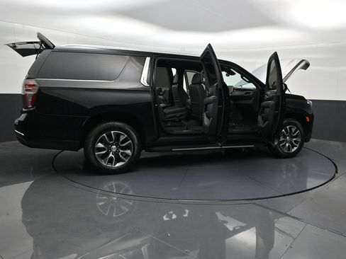 Used 2023 Chevrolet Suburban LT RWD image 34