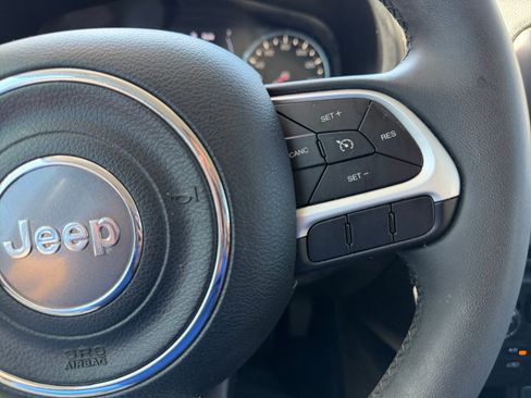Used 2020 Jeep Renegade Latitude w/ Popular Equipment Group FWD image 18