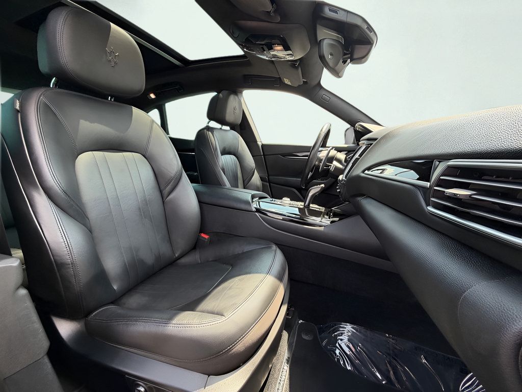 Used 2020 Maserati Levante AWD/4WD image 29