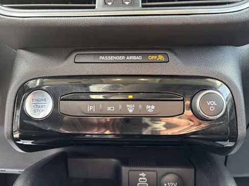 Used 2025 Ford Escape SE w/ PHEV Premium Package image 31