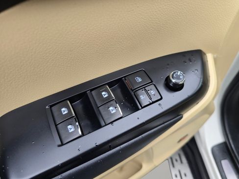 Used 2014 Toyota Highlander Limited Platinum AWD/4WD image 37