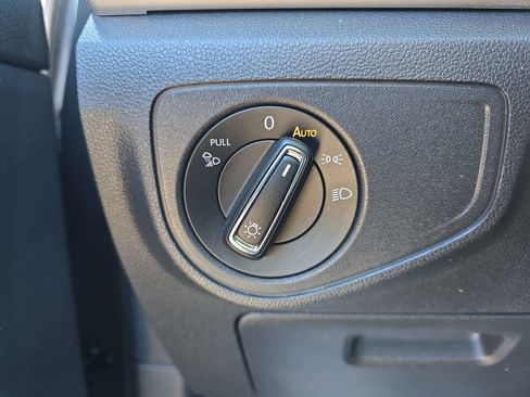 Used 2020 Volkswagen Atlas Cross Sport SEL image 28