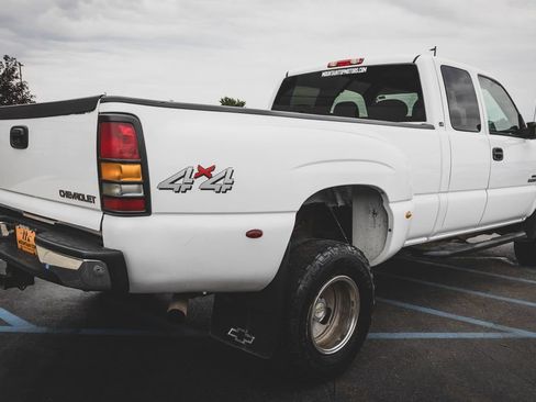 Used 2004 Chevrolet Silverado 3500 4x4 Extended Cab w/ Heavy-Duty Power Package image 27