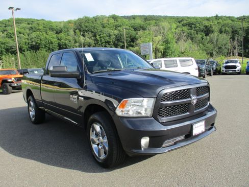 Used 2019 RAM 1500 Express w/ Express Value Package AWD/4WD image 3