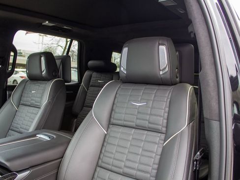Used 2025 Cadillac Escalade V AWD/4WD image 12