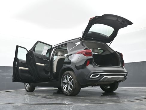 Used 2021 Kia Seltos EX image 51