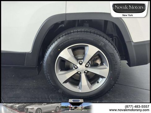 Used 2022 Jeep Cherokee Limited AWD/4WD image 6