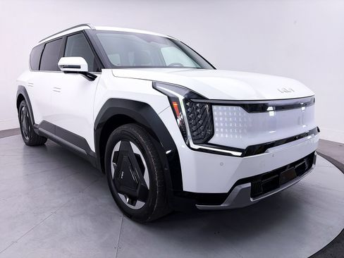 Used 2024 Kia EV9 Land AWD/4WD image 12