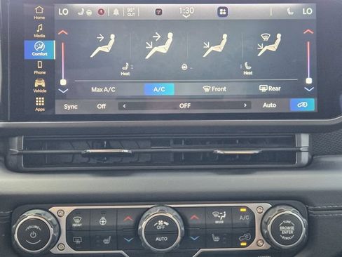 Used 2025 Jeep Wrangler Unlimited Rubicon w/ Convenience Group AWD/4WD image 13