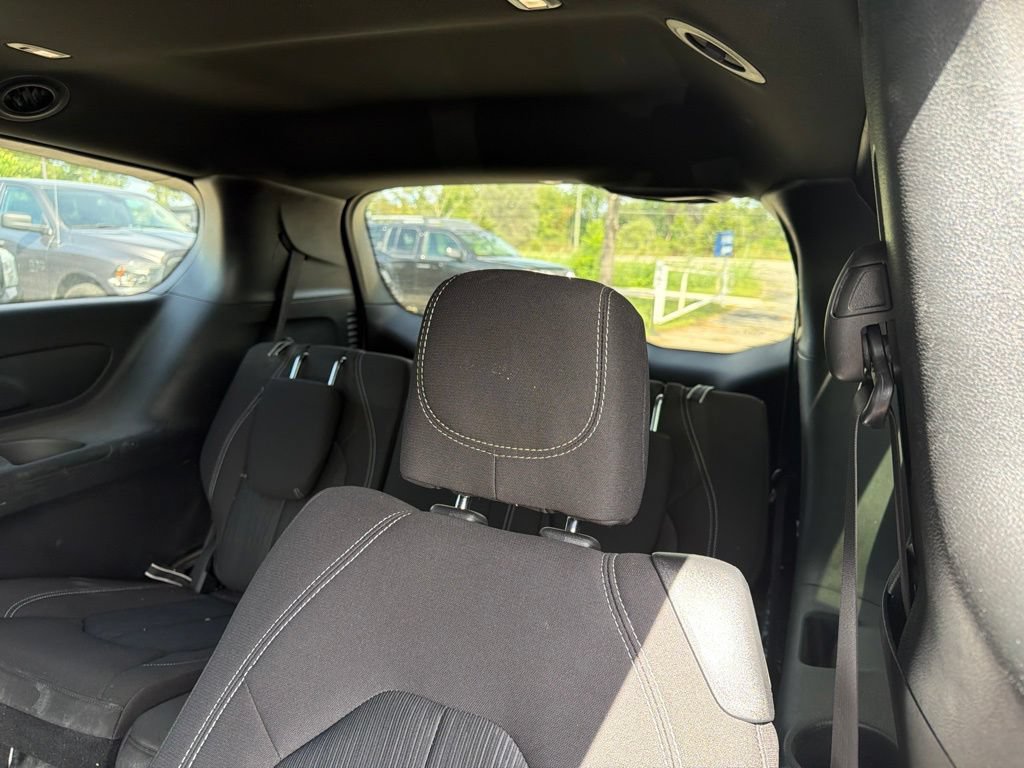 Used 2023 Chrysler Pacifica Touring FWD image 10