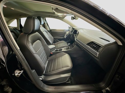 Used 2024 Volkswagen Jetta SE FWD image 32