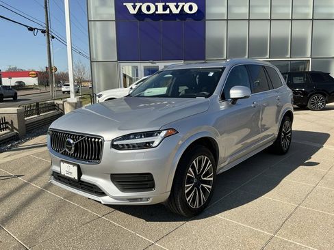 Used 2022 Volvo XC90 T6 Momentum w/ Advanced Package image 2
