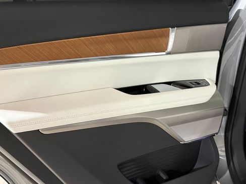 New 2026 Cadillac Vistiq Luxury AWD/4WD image 40