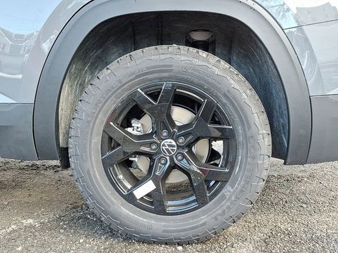 New 2026 Volkswagen Atlas Peak Edition image 5