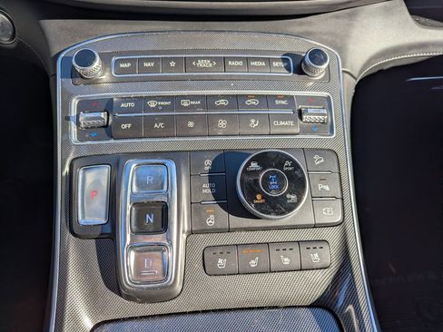 Used 2022 Hyundai Santa Fe Limited image 21