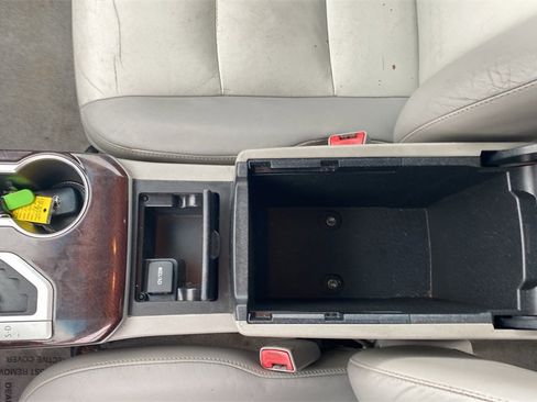 Used 2014 Toyota Camry XLE w/ Leather Package image 19