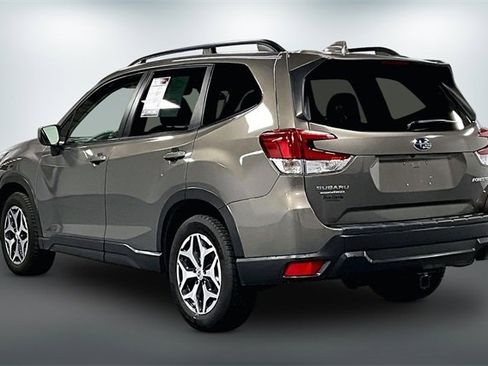 Used 2021 Subaru Forester Premium image 6