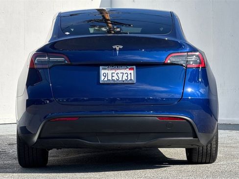 Used 2024 Tesla Model Y 2WD image 5