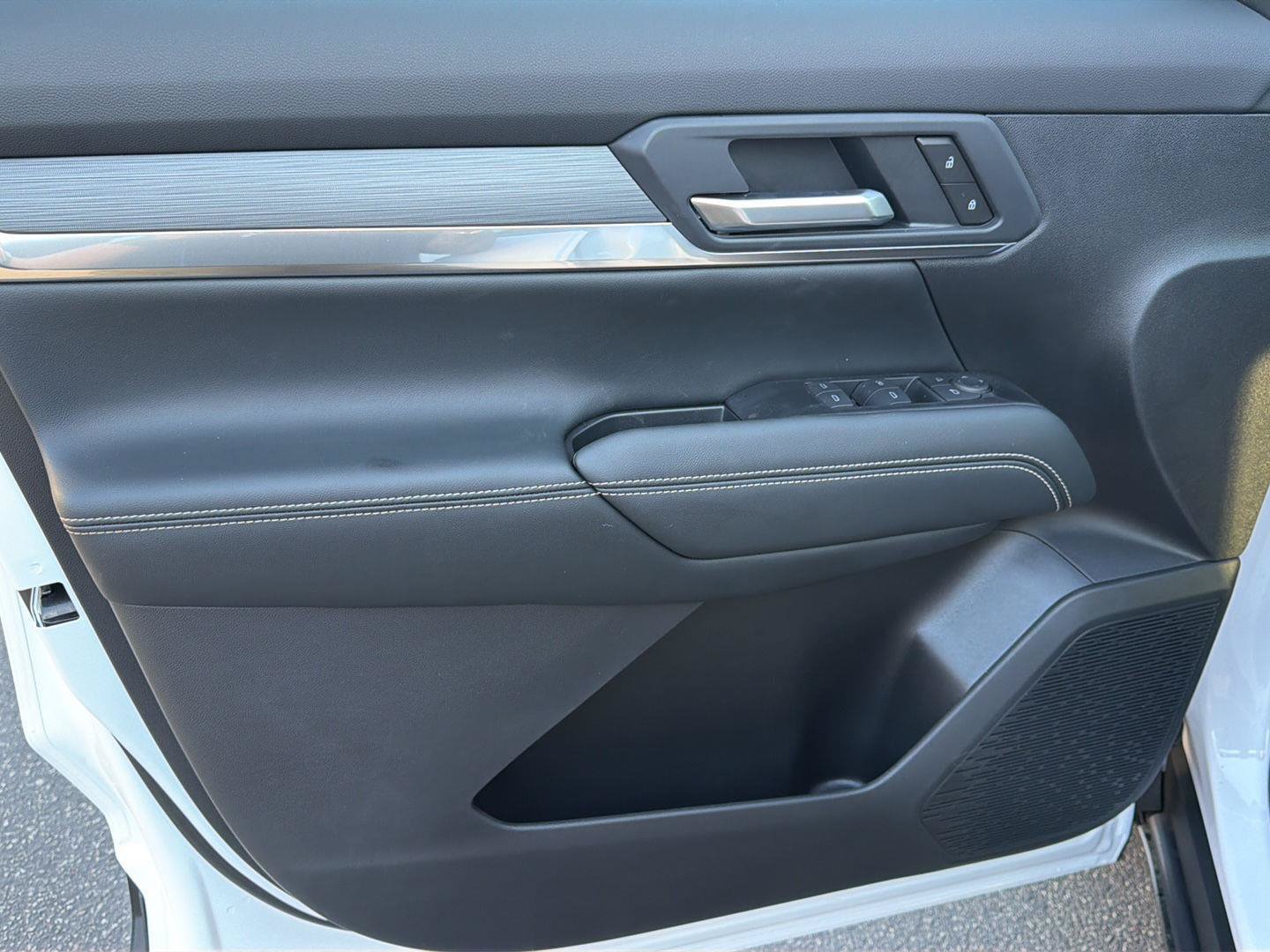 New 2027 GMC Terrain Elevation w/ LPO, Floor Liner Package AWD/4WD image 11