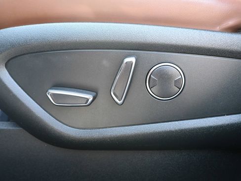 Used 2022 Lincoln Nautilus Reserve w/ Equipment Group 201A FWD image 9