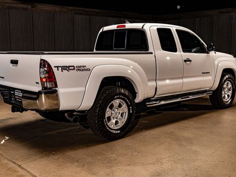 Used 2015 Toyota Tacoma 4x4 Access Cab V6 w/ TRD Off-Road Package image 9