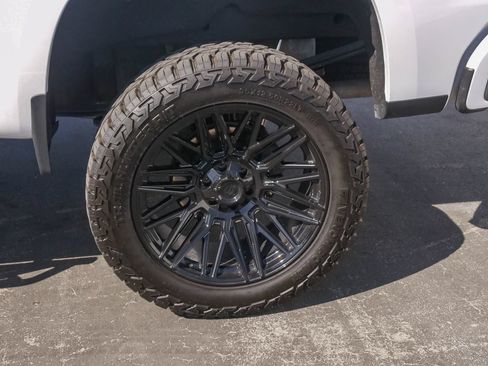Used 2022 Chevrolet Silverado 1500 RST AWD/4WD image 6