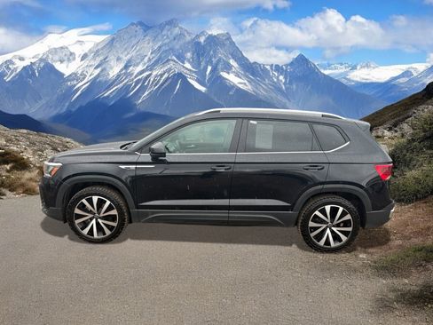 Used 2022 Volkswagen Taos SE image 2