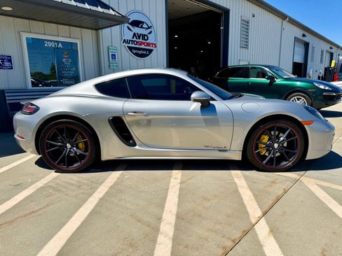 Used 2017 Porsche 718 Cayman S RWD image 9