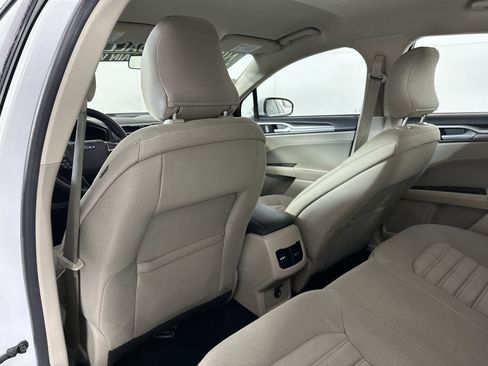 Used 2018 Ford Fusion SE w/ Fusion SE Technology Package FWD image 24