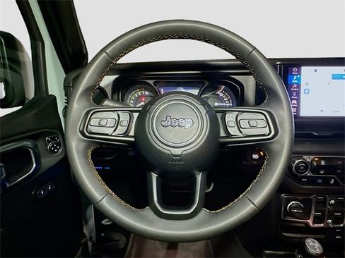 Used 2024 Jeep Wrangler Unlimited image 10