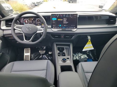 New 2026 Volkswagen Tiguan SE R-Line image 13