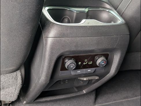 Used 2025 Chevrolet Traverse LT w/ Midnight/Sport Edition FWD image 21