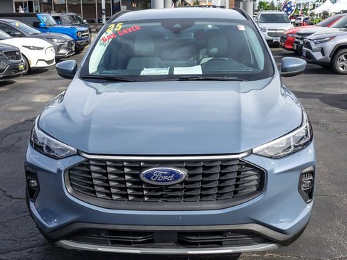 Certified 2025 Ford Escape Platinum w/ Class II Trailer Tow Package AWD/4WD image 4