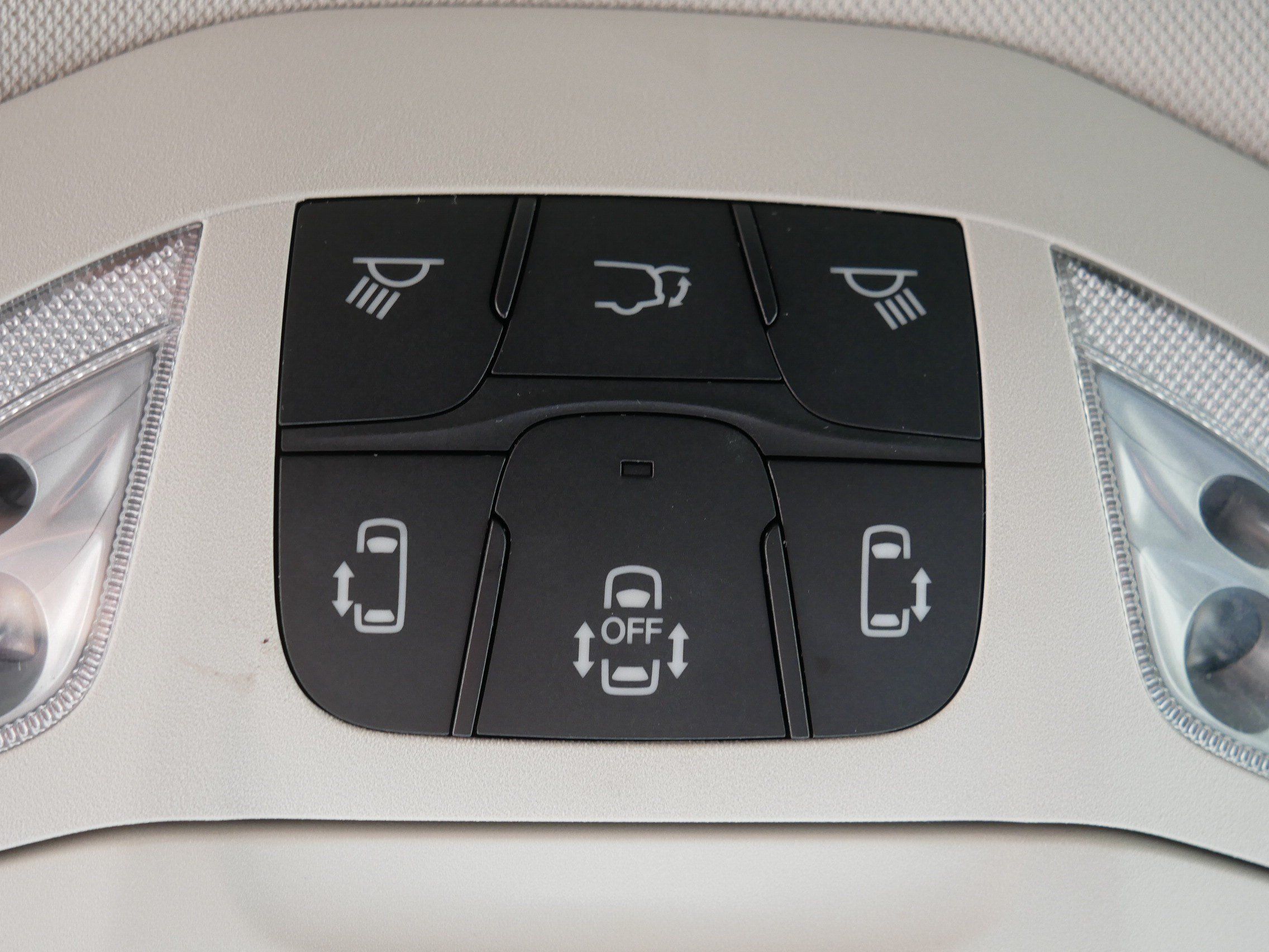 Used 2024 Chrysler Pacifica Limited FWD image 32