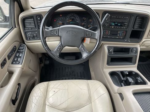 Used 2005 Chevrolet Suburban LT w/ Preferred Equipment Group image 11