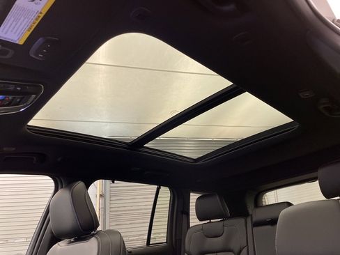 New 2025 Jeep Grand Cherokee Limited w/ Luxury Tech Group II image 17