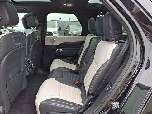 Used 2023 Land Rover Discovery Metropolitan Edition AWD/4WD image 10