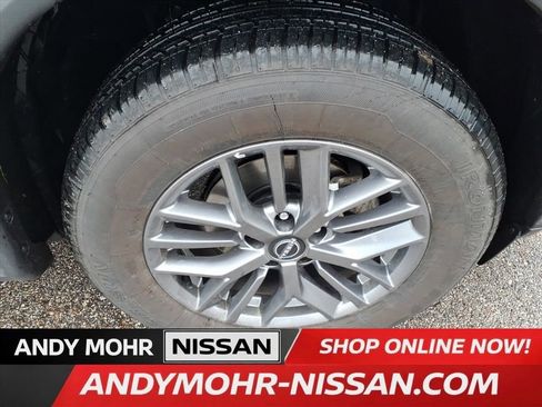 Used 2023 Nissan Rogue S image 10