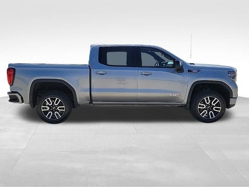 Used 2025 GMC Sierra 1500 AT4 w/ Technology Package AWD/4WD image 9