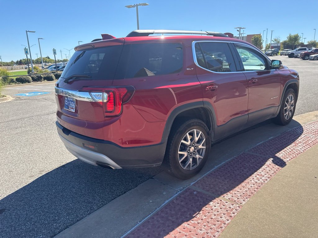 Used 2022 GMC Acadia SLT w/ Preferred Package FWD image 4