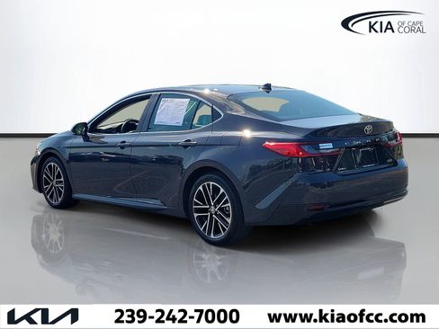 Used 2025 Toyota Camry XLE FWD image 4