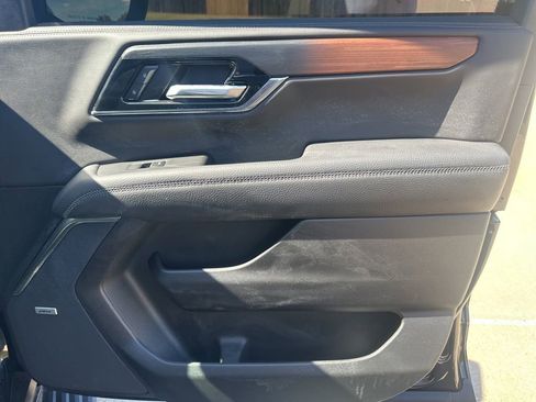 Used 2025 GMC Yukon Denali w/ Denali Reserve Package image 39