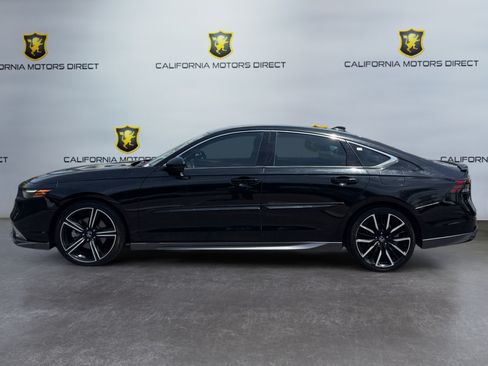 Used 2023 Honda Accord Touring image 2