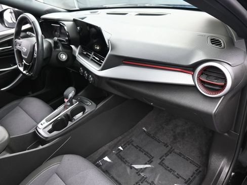 Used 2025 Chevrolet Trax RS w/ Driver Confidence Package FWD image 39