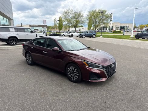 Used 2023 Nissan Altima 2.5 SV FWD image 6
