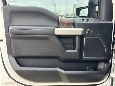 Used 2019 Ford F250 Lariat w/ Lariat Ultimate Package image 13