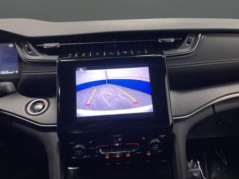 Used 2024 Jeep Grand Cherokee L Altitude image 9