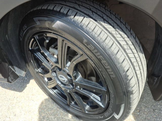 Used 2023 Nissan Kicks SR w/ SR Premium Package FWD image 29