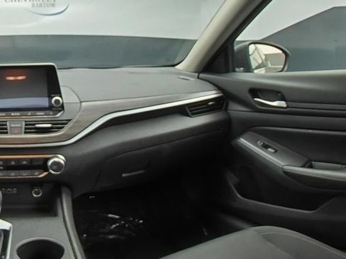 Used 2025 Nissan Altima 2.5 SV FWD image 18